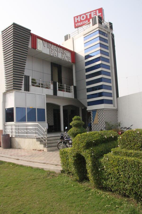 Vinayak Palace Hotel Mathura Exterior photo