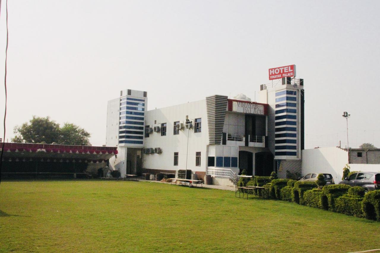 Vinayak Palace Hotel Mathura Exterior photo