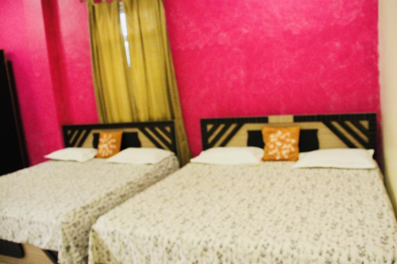 Vinayak Palace Hotel Mathura Exterior photo