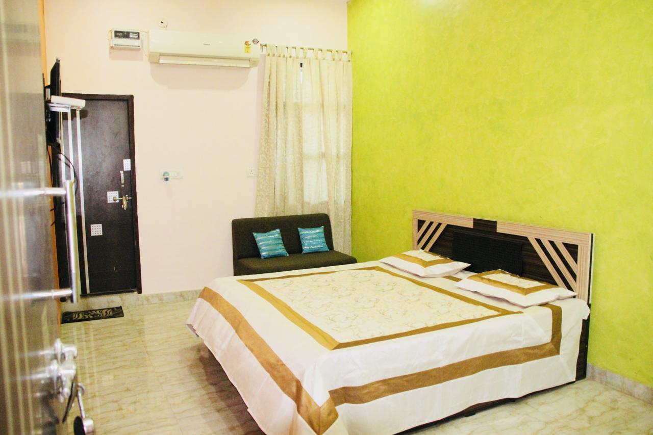 Vinayak Palace Hotel Mathura Exterior photo