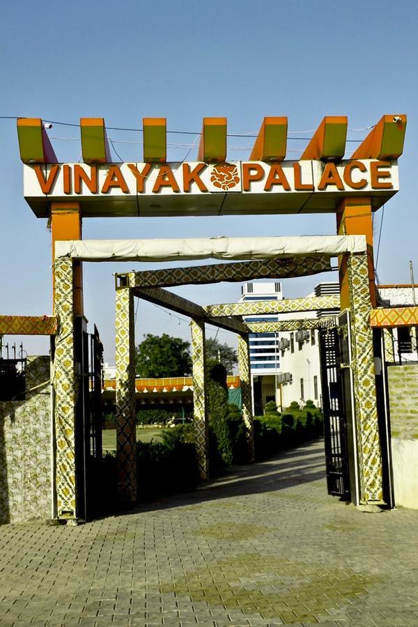 Vinayak Palace Hotel Mathura Exterior photo